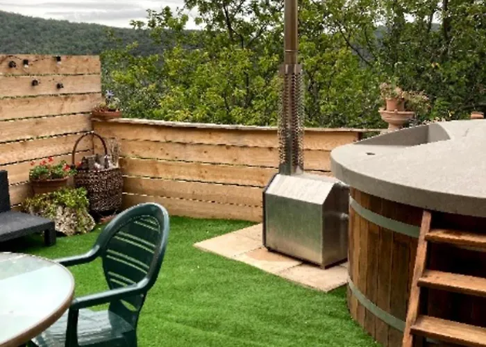 Mas Vizern Avec Bain Nordique * Taillet